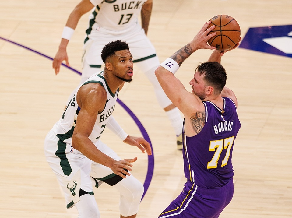 世界杯手机高清观看软件-NBA截止日汇总！字母哥留队，祖巴茨加盟步行者，湖人计划曝光